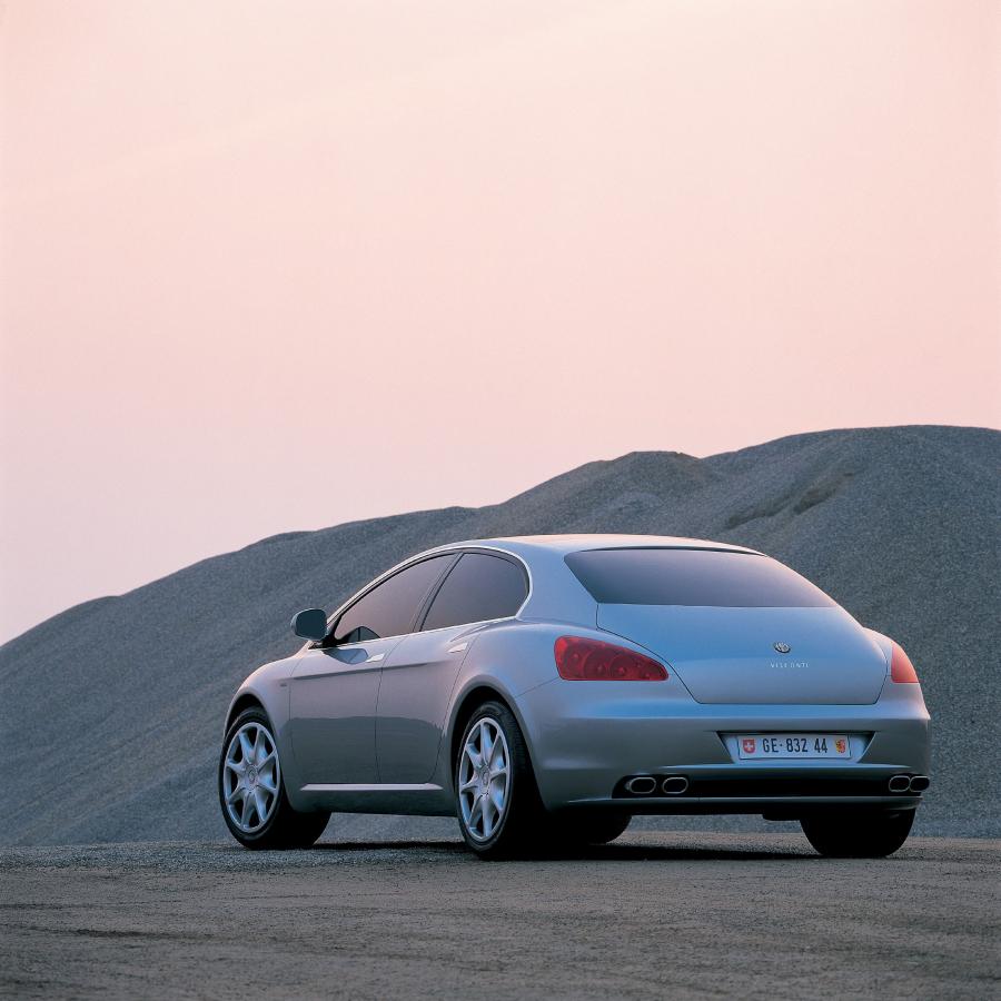  Alfa Romeo Visconti Concept 2004 года  (фото 8 из 21)